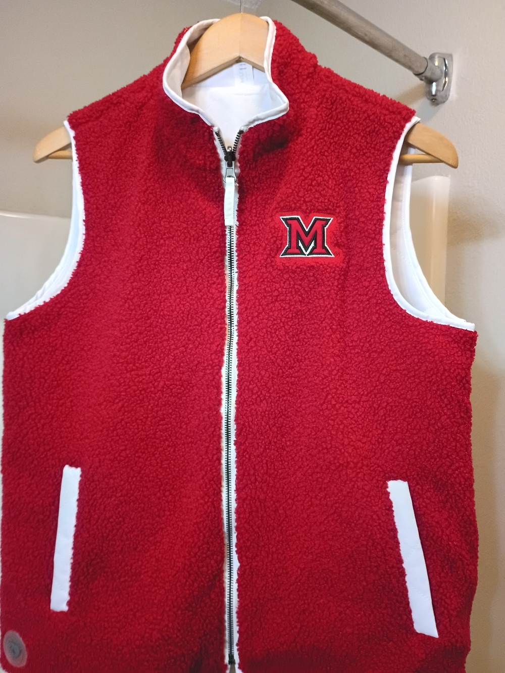 Colosseum Miami Redhawks Women's Medium Reversible Sherpa Quilted Puffer Vest
